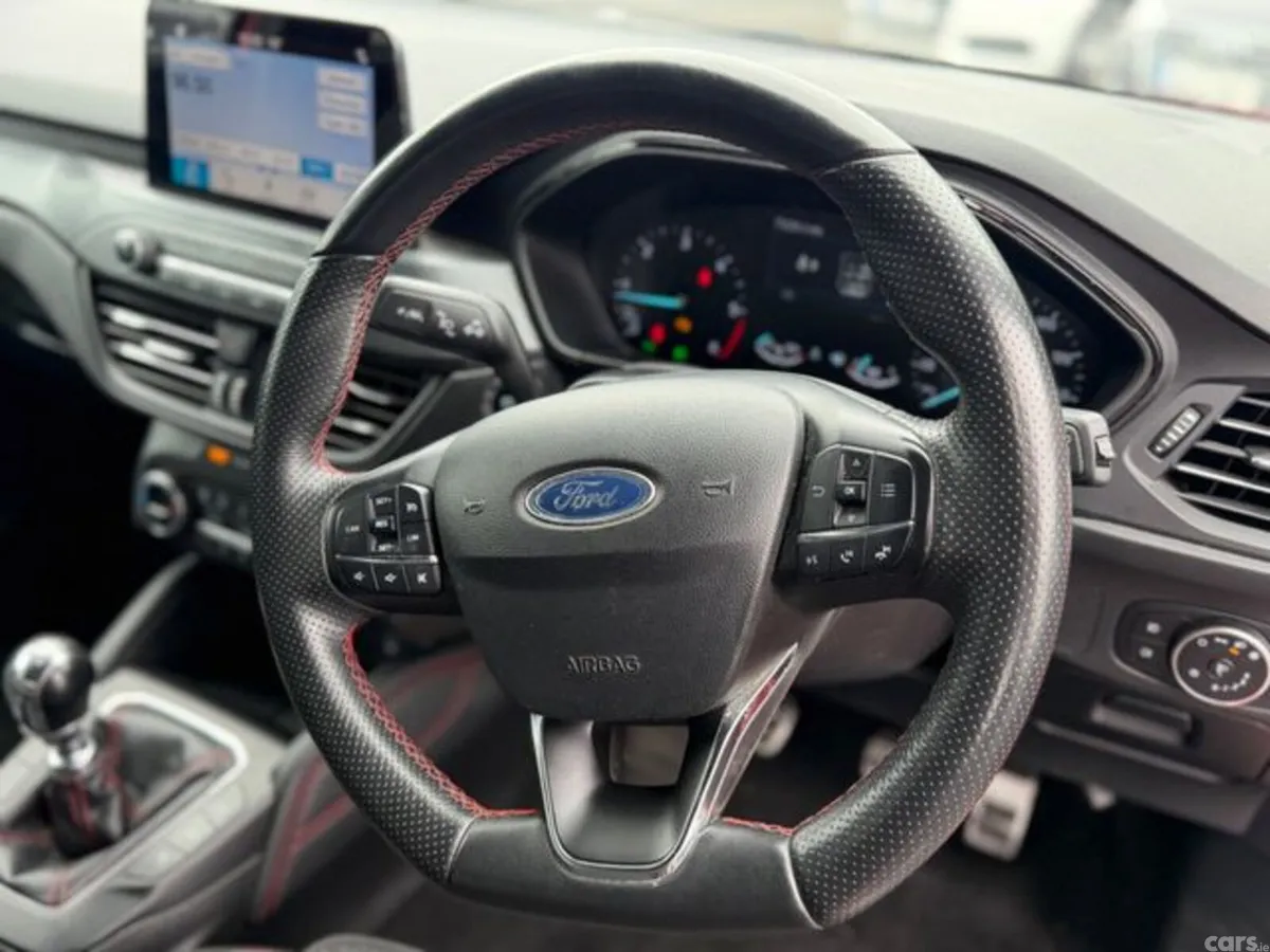 Ford Focus Hatchback, Diesel, 2019, Red