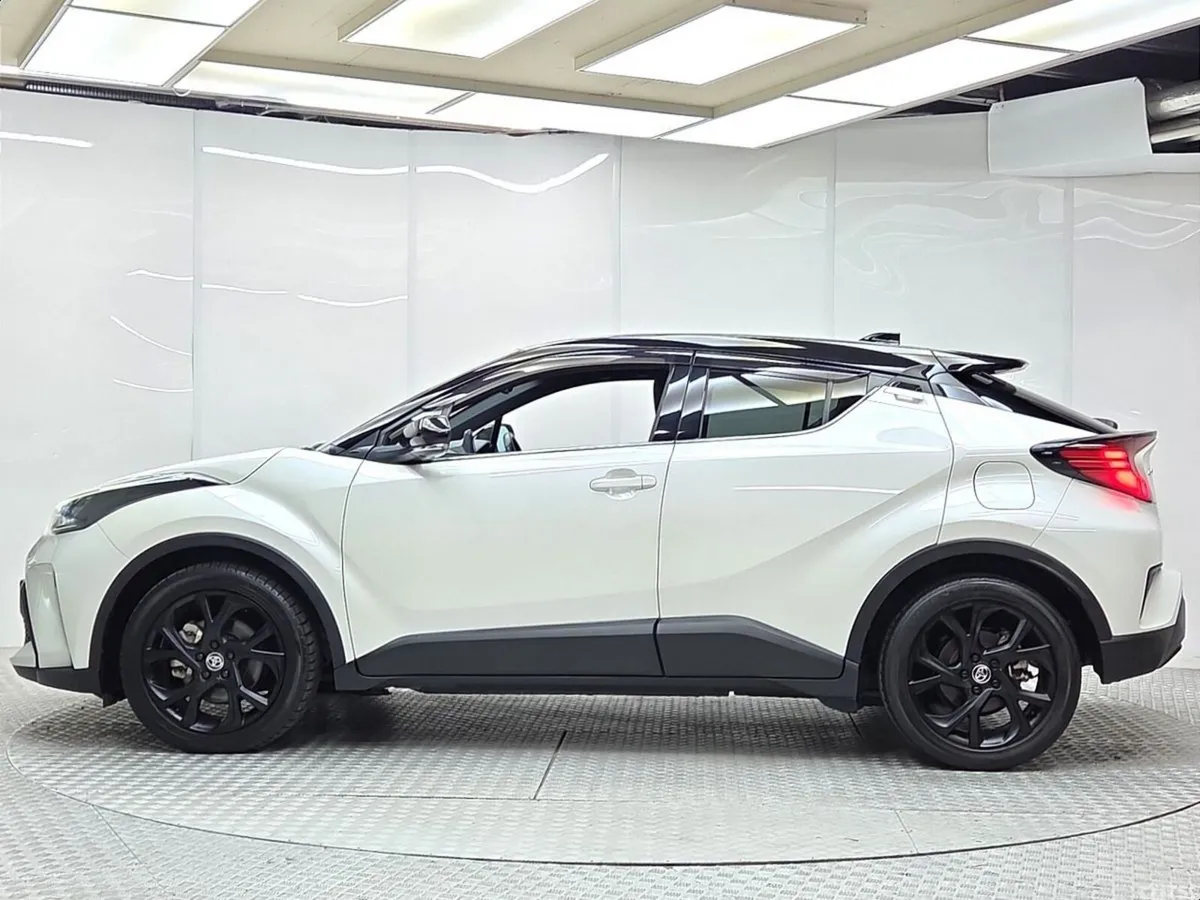 Toyota C-HR SUV, Petrol Hybrid, 2021, White