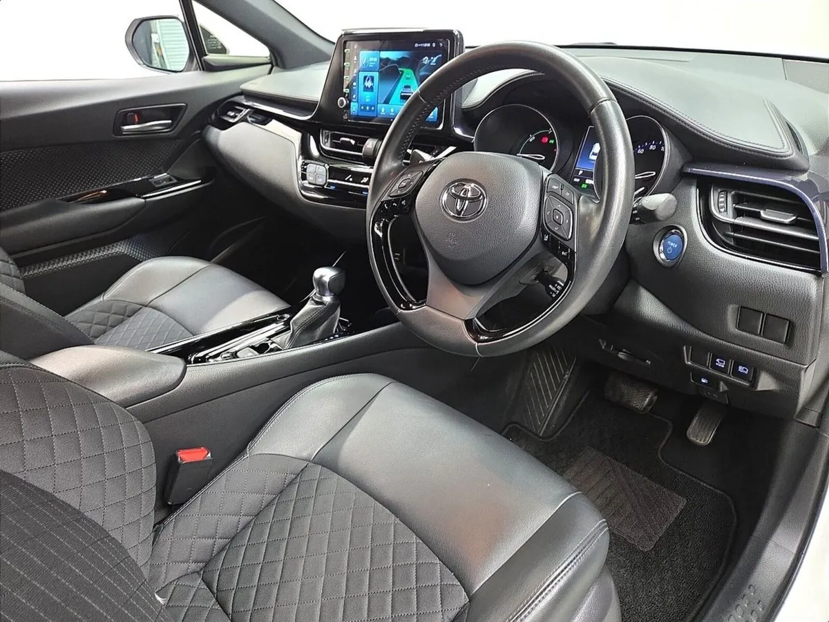 Toyota C-HR SUV, Petrol Hybrid, 2021, White