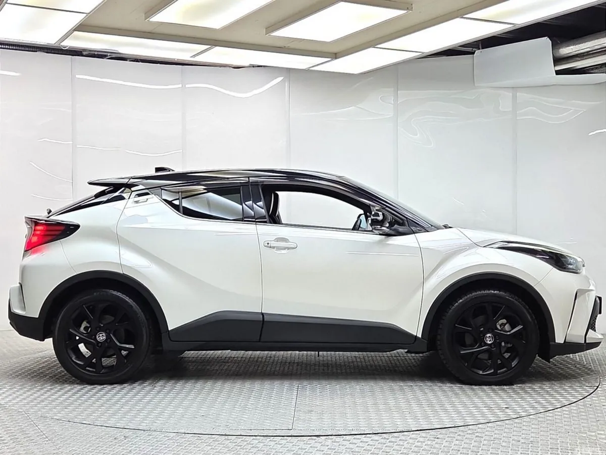 Toyota C-HR SUV, Petrol Hybrid, 2021, White