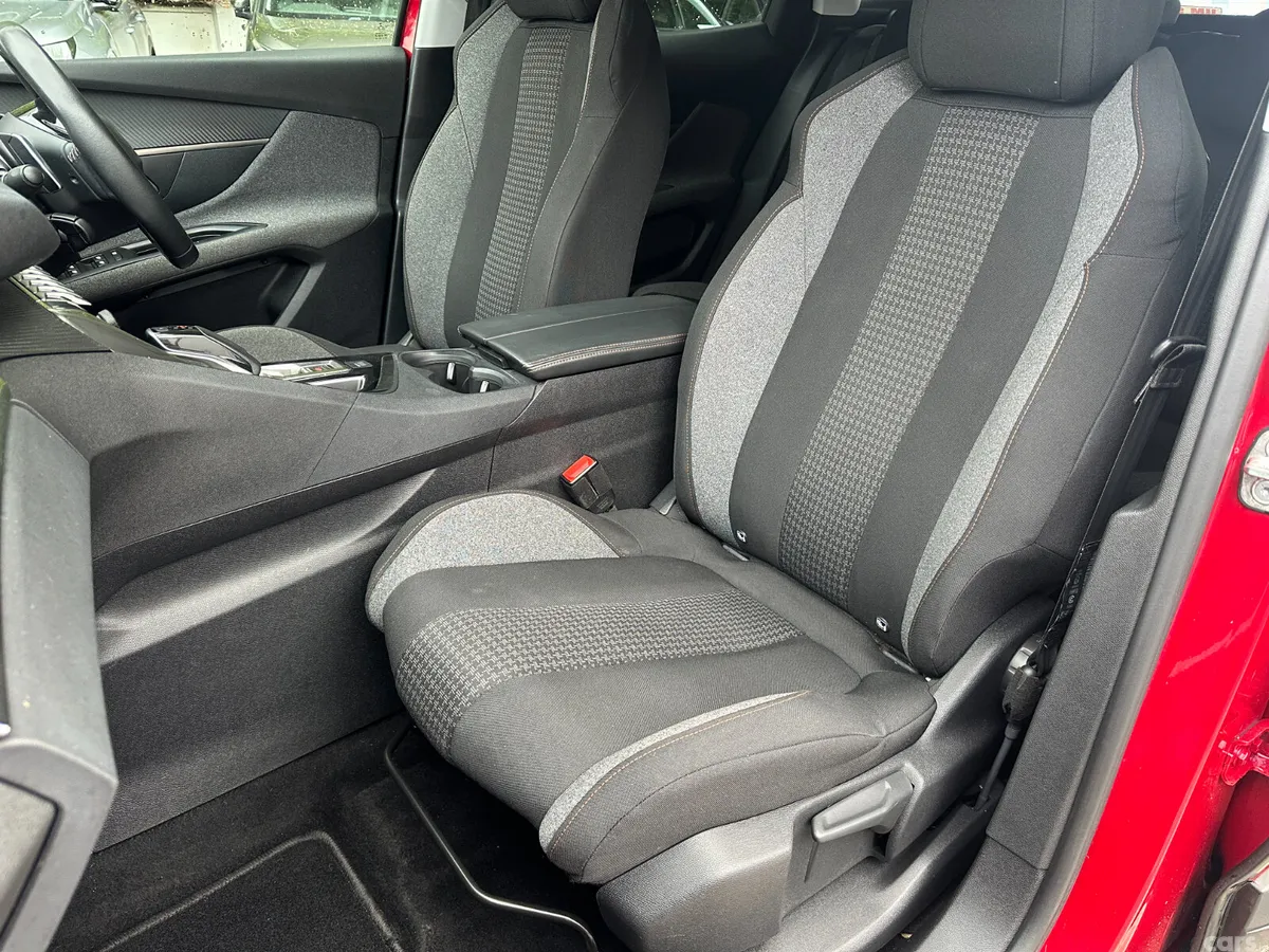 Peugeot 3008 MPV, Diesel, 2020, Red