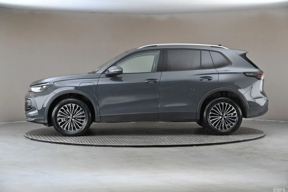 Volkswagen Tiguan SUV, Petrol Plug-in Hybrid, 2024, Grey