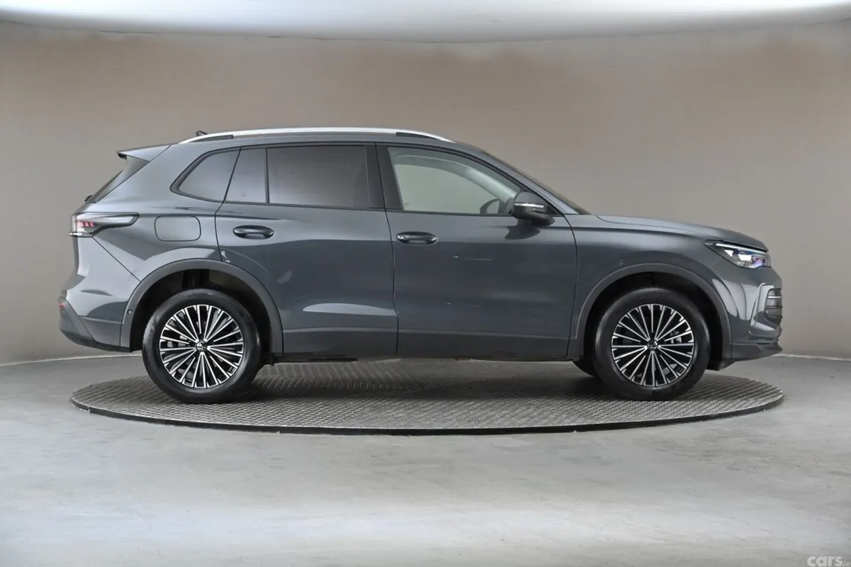 Volkswagen Tiguan SUV, Petrol Plug-in Hybrid, 2024, Grey