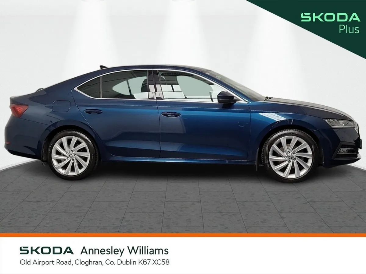 Skoda Octavia Saloon, Petrol, 2024, Blue