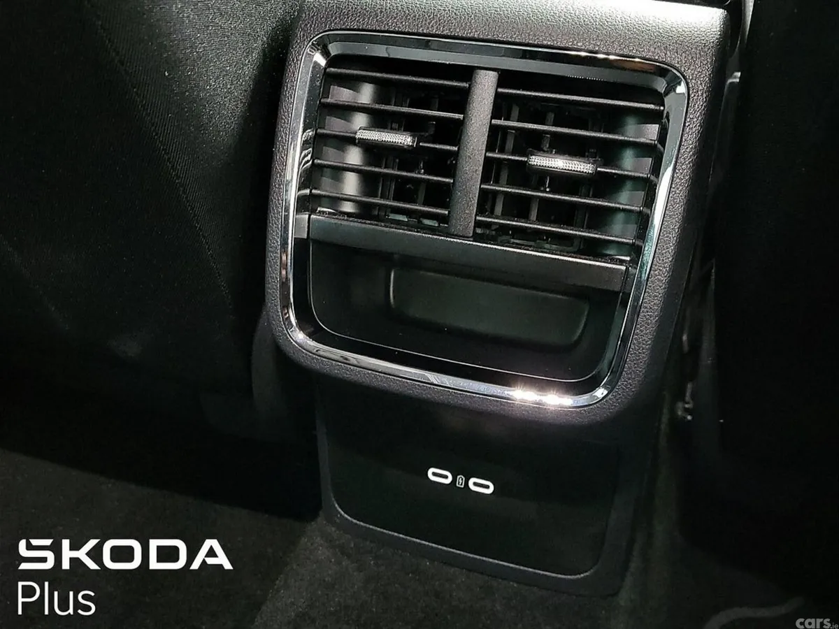 Skoda Octavia Saloon, Petrol, 2024, Blue