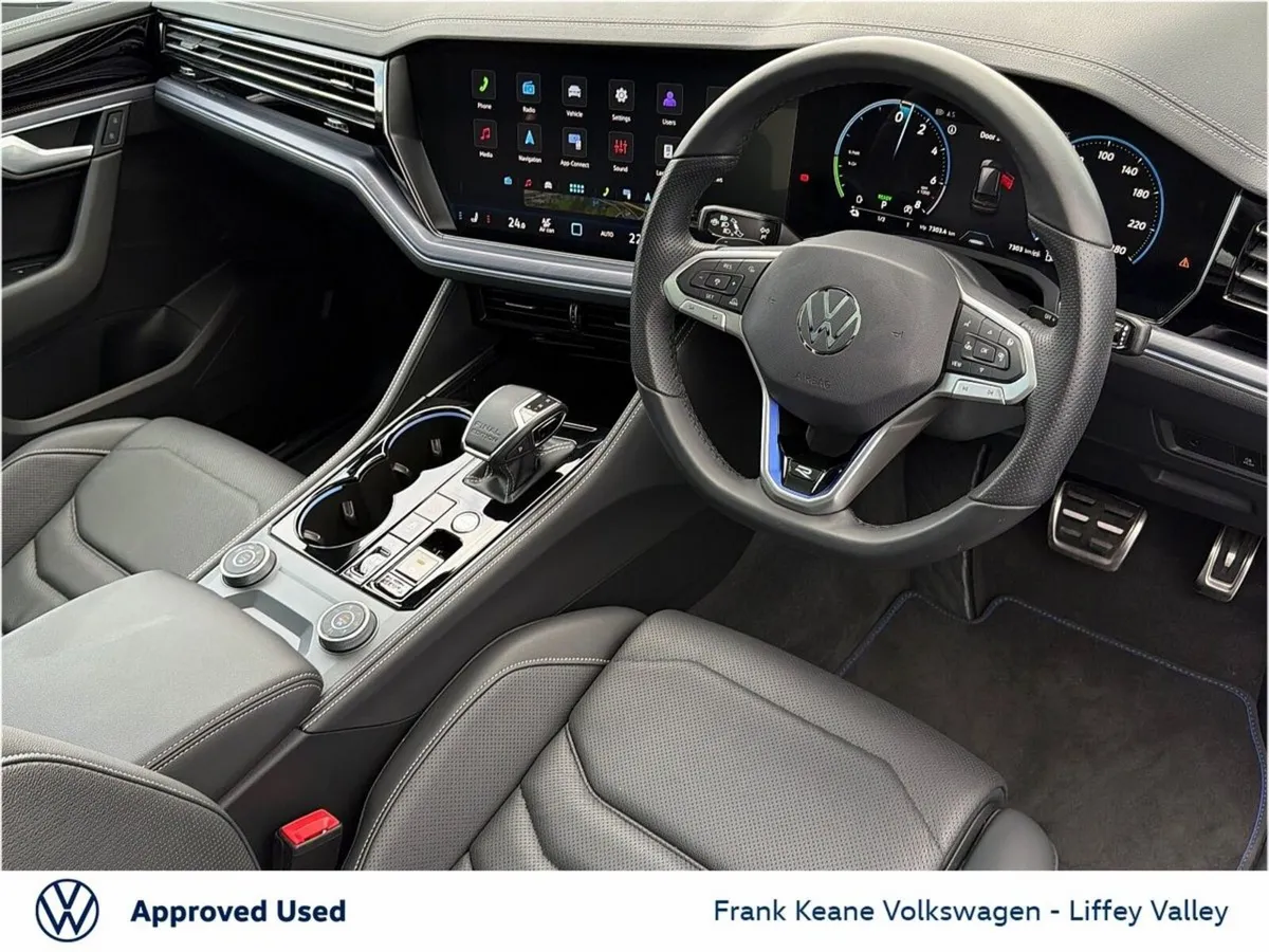 Volkswagen Touareg SUV, Petrol Plug-in Hybrid, 2026, Blue