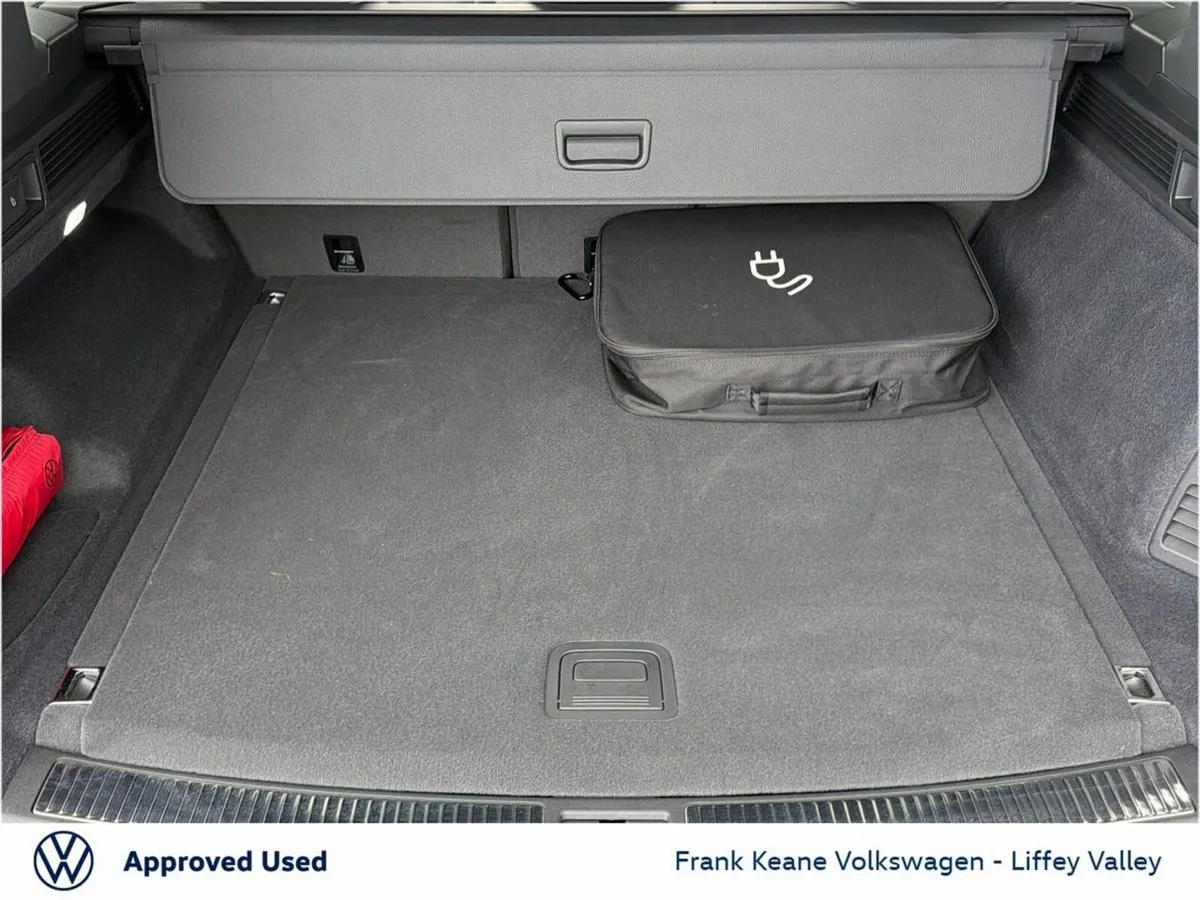 Volkswagen Touareg SUV, Petrol Plug-in Hybrid, 2026, Blue