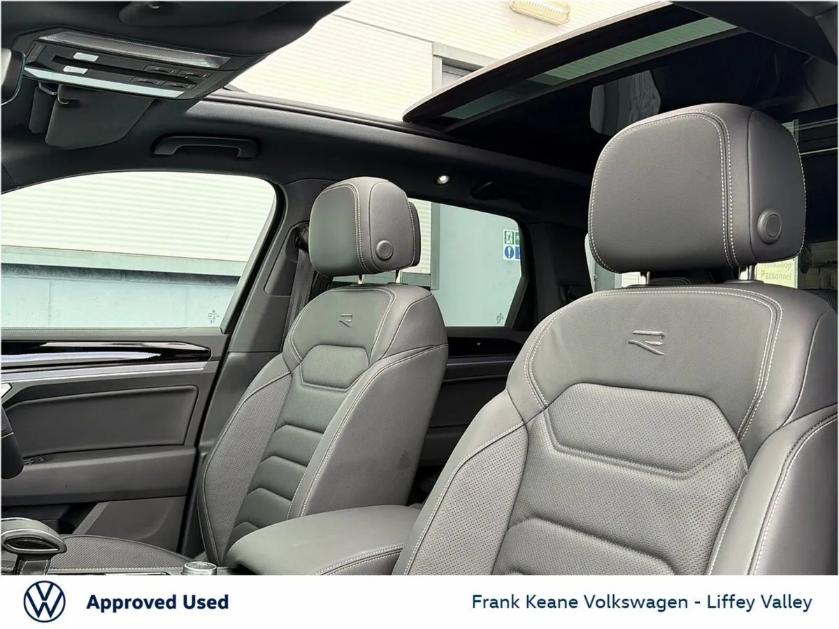 Volkswagen Touareg SUV, Petrol Plug-in Hybrid, 2026, Blue