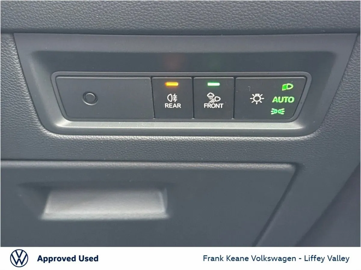 Volkswagen Touareg SUV, Petrol Plug-in Hybrid, 2026, Blue