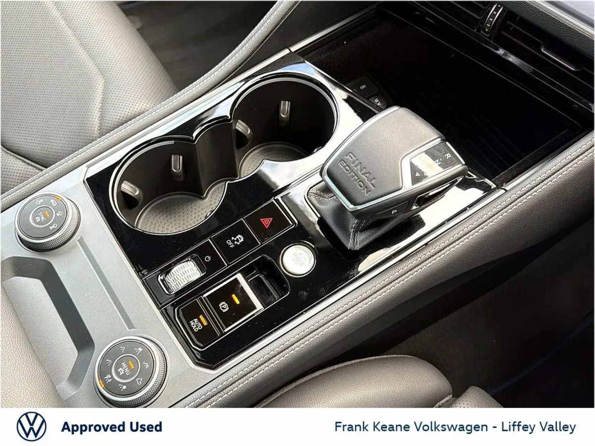 Volkswagen Touareg SUV, Petrol Plug-in Hybrid, 2026, Blue