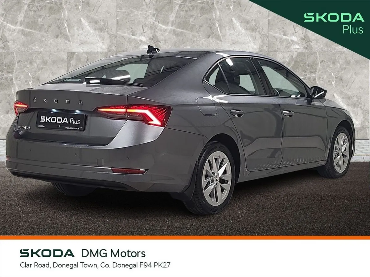 Skoda Octavia Saloon, Diesel, 2024, Grey
