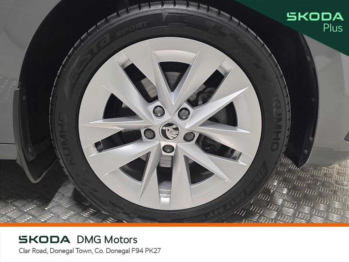 Skoda Octavia Saloon, Diesel, 2024, Grey