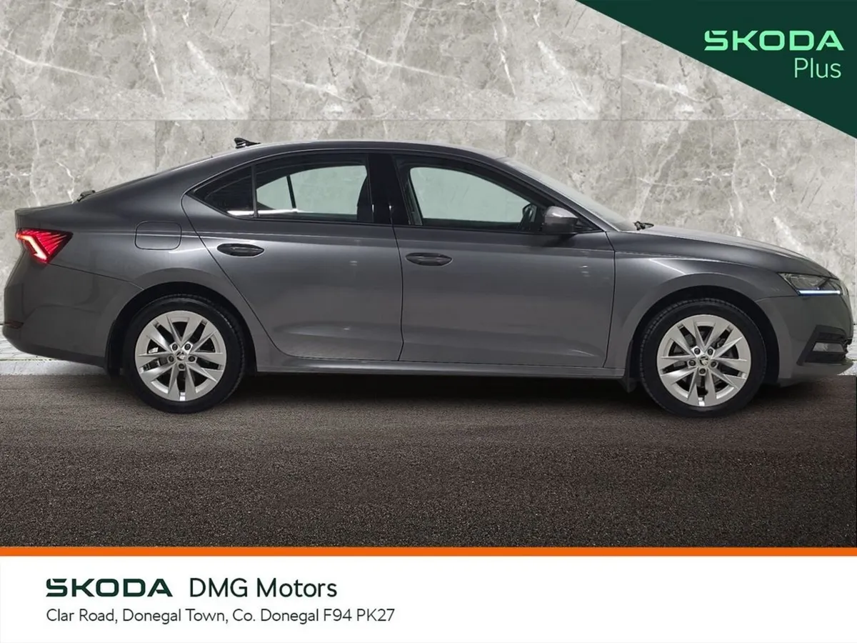 Skoda Octavia Saloon, Diesel, 2024, Grey