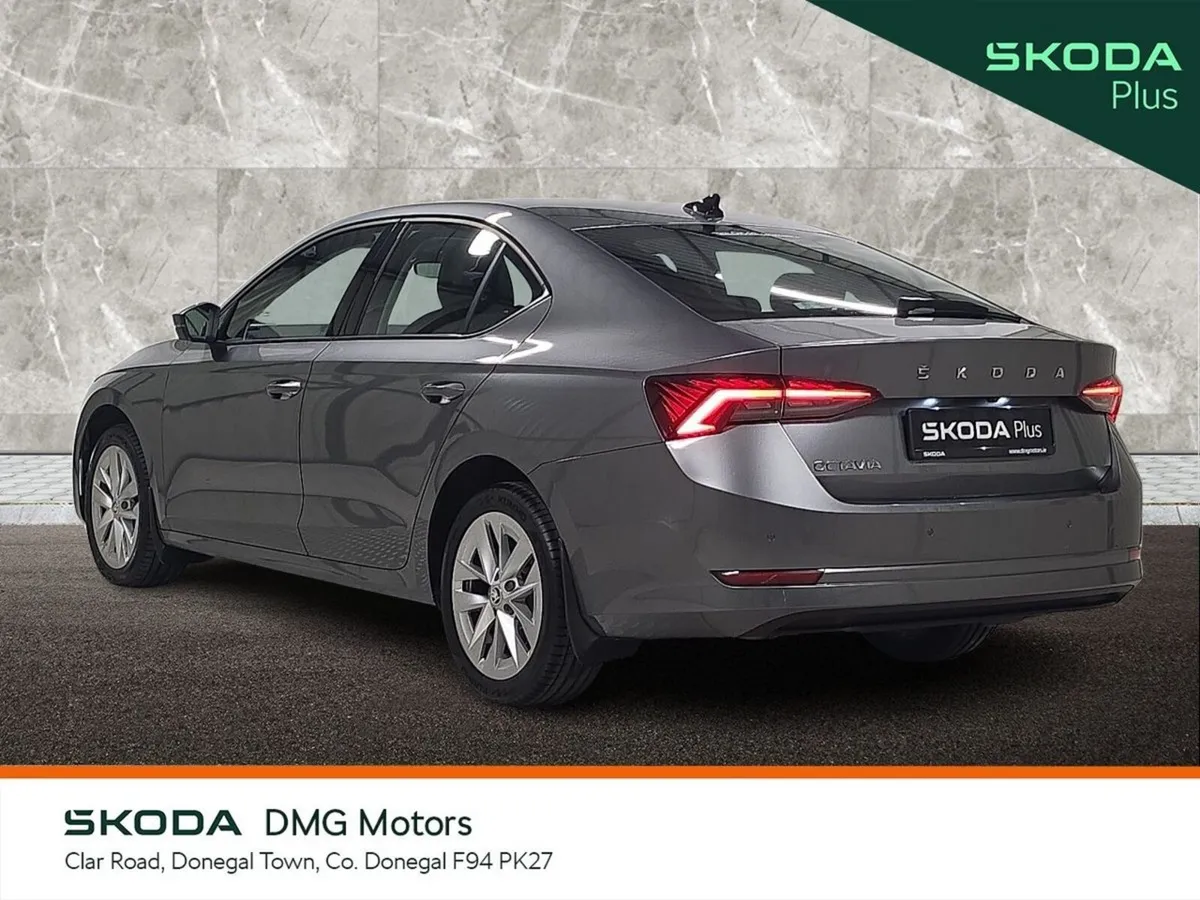 Skoda Octavia Saloon, Diesel, 2024, Grey