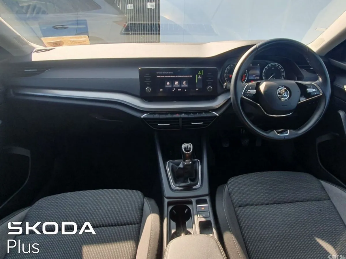Skoda Octavia Saloon, Diesel, 2023, Silver