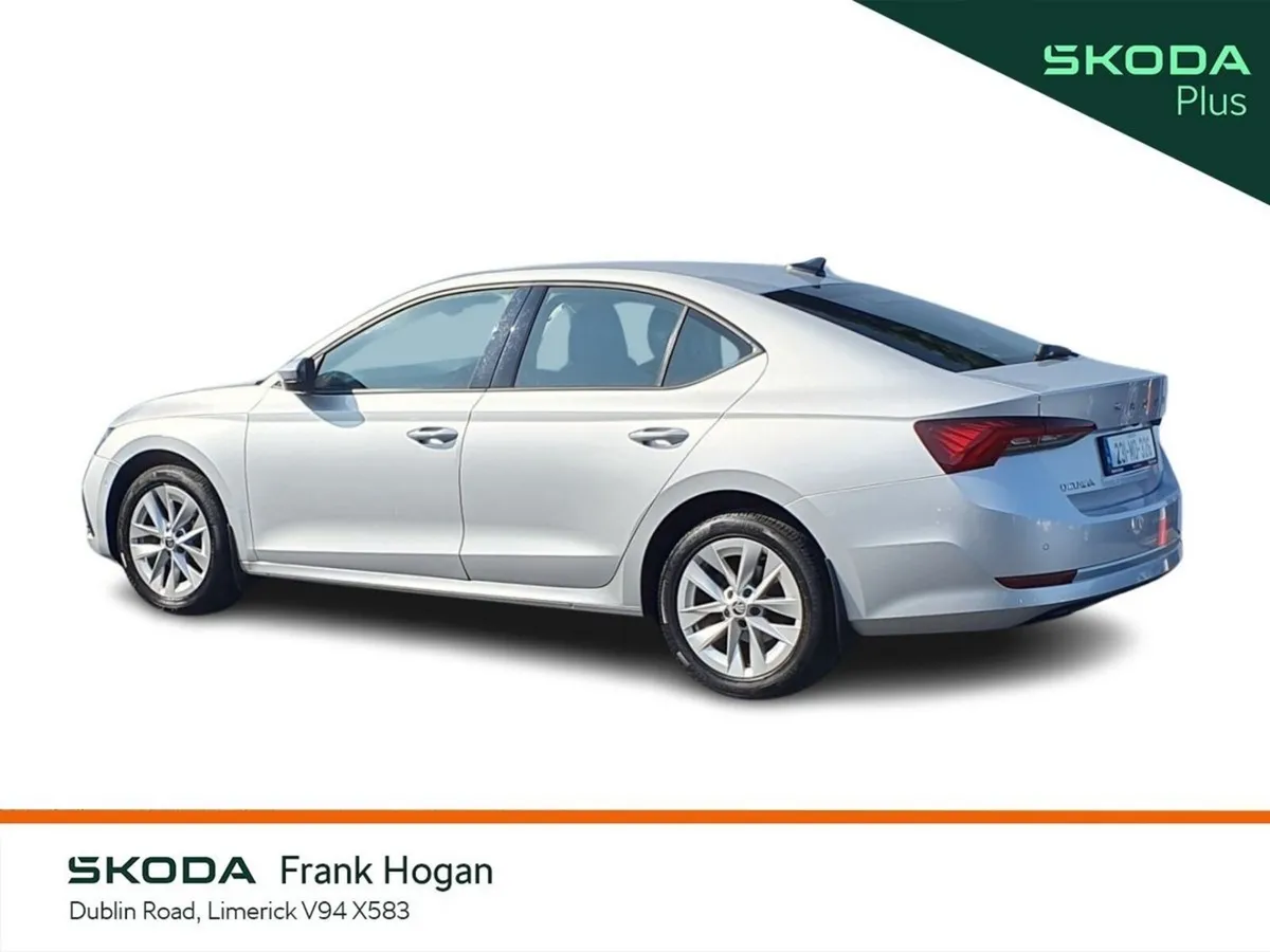 Skoda Octavia Saloon, Diesel, 2023, Silver