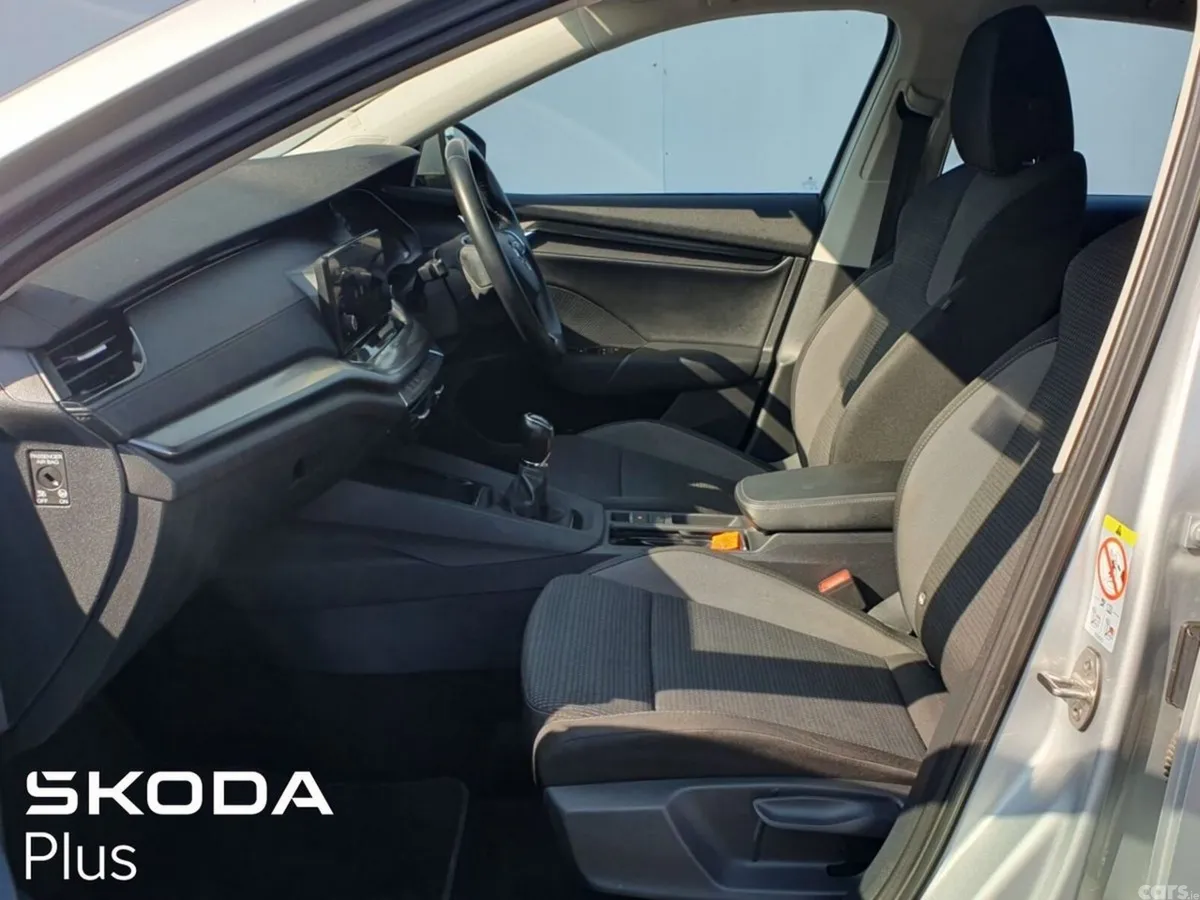 Skoda Octavia Saloon, Diesel, 2023, Silver