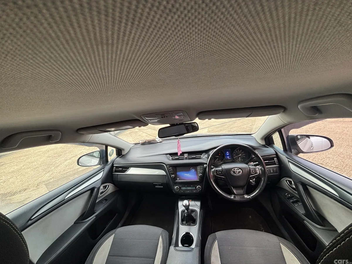 Toyota Avensis Saloon, Diesel, 2018, Silver