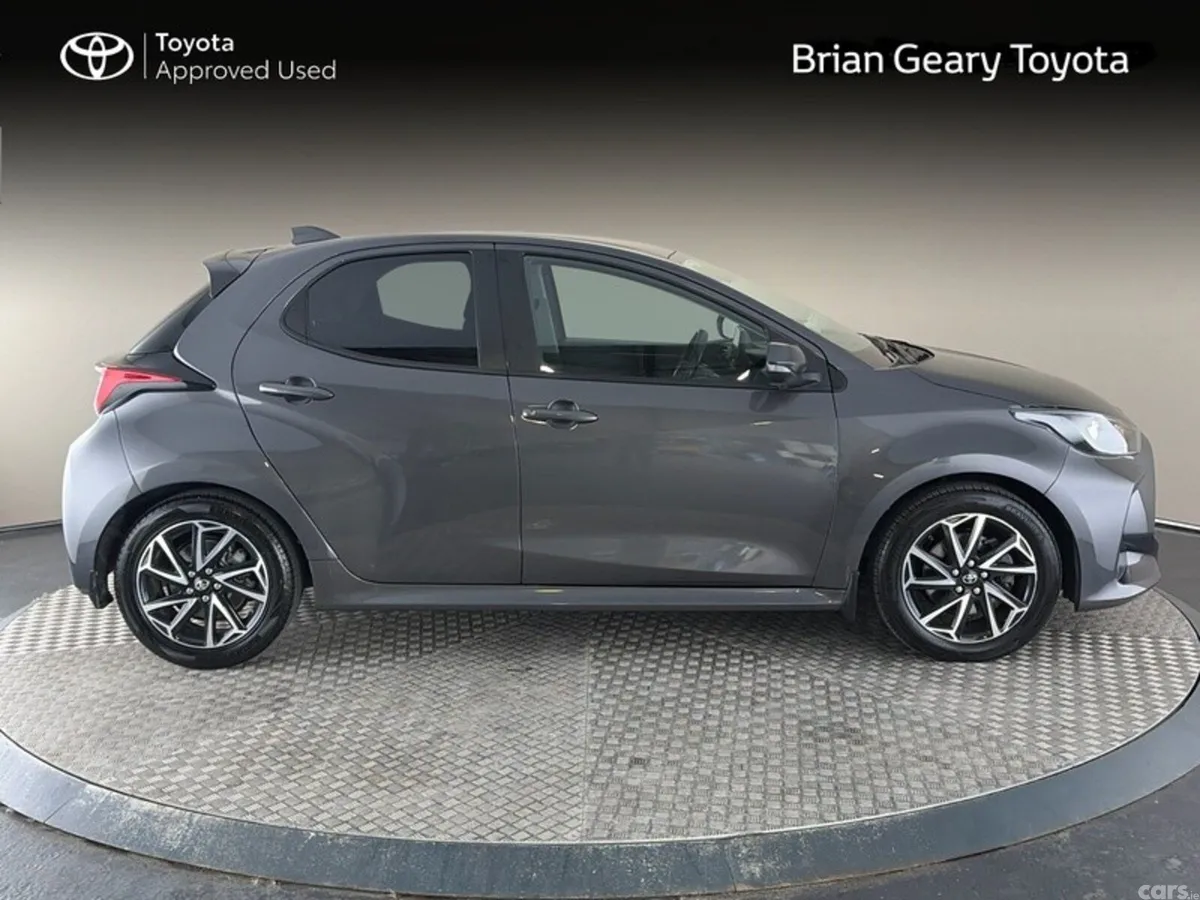 Toyota Yaris Hatchback, Petrol Hybrid, 2022, Grey
