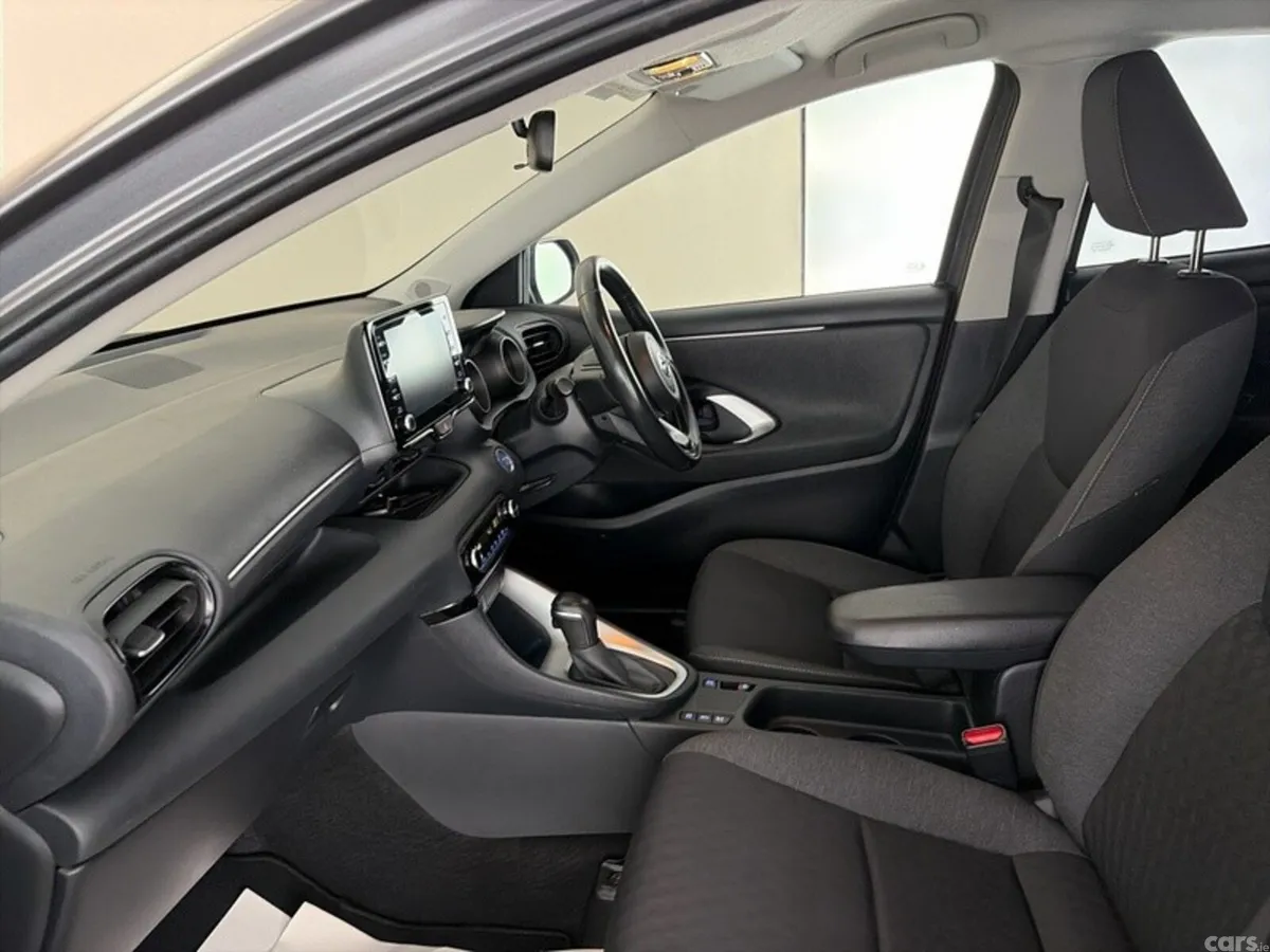 Toyota Yaris Hatchback, Petrol Hybrid, 2022, Grey
