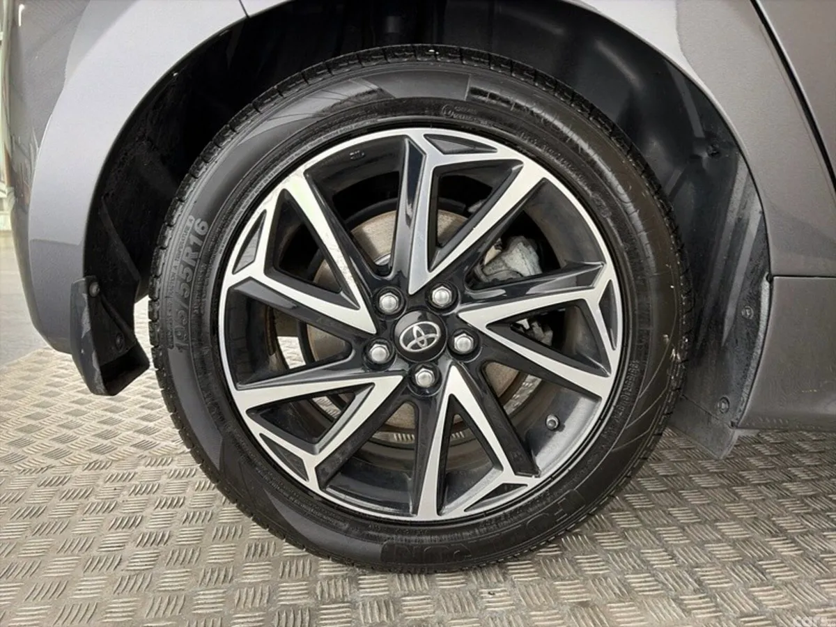 Toyota Yaris Hatchback, Petrol Hybrid, 2022, Grey