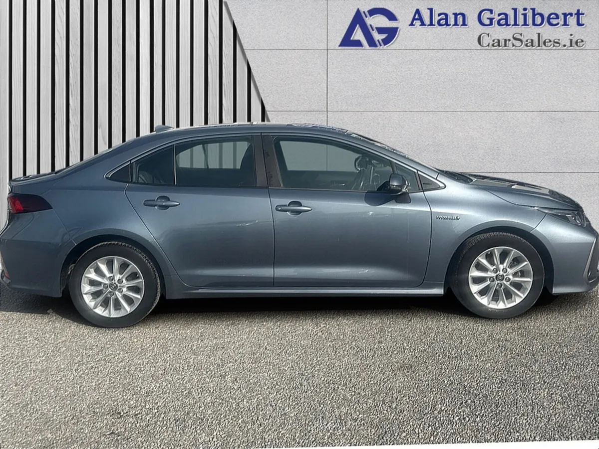 Toyota Corolla Saloon, Petrol Hybrid, 2021, Grey