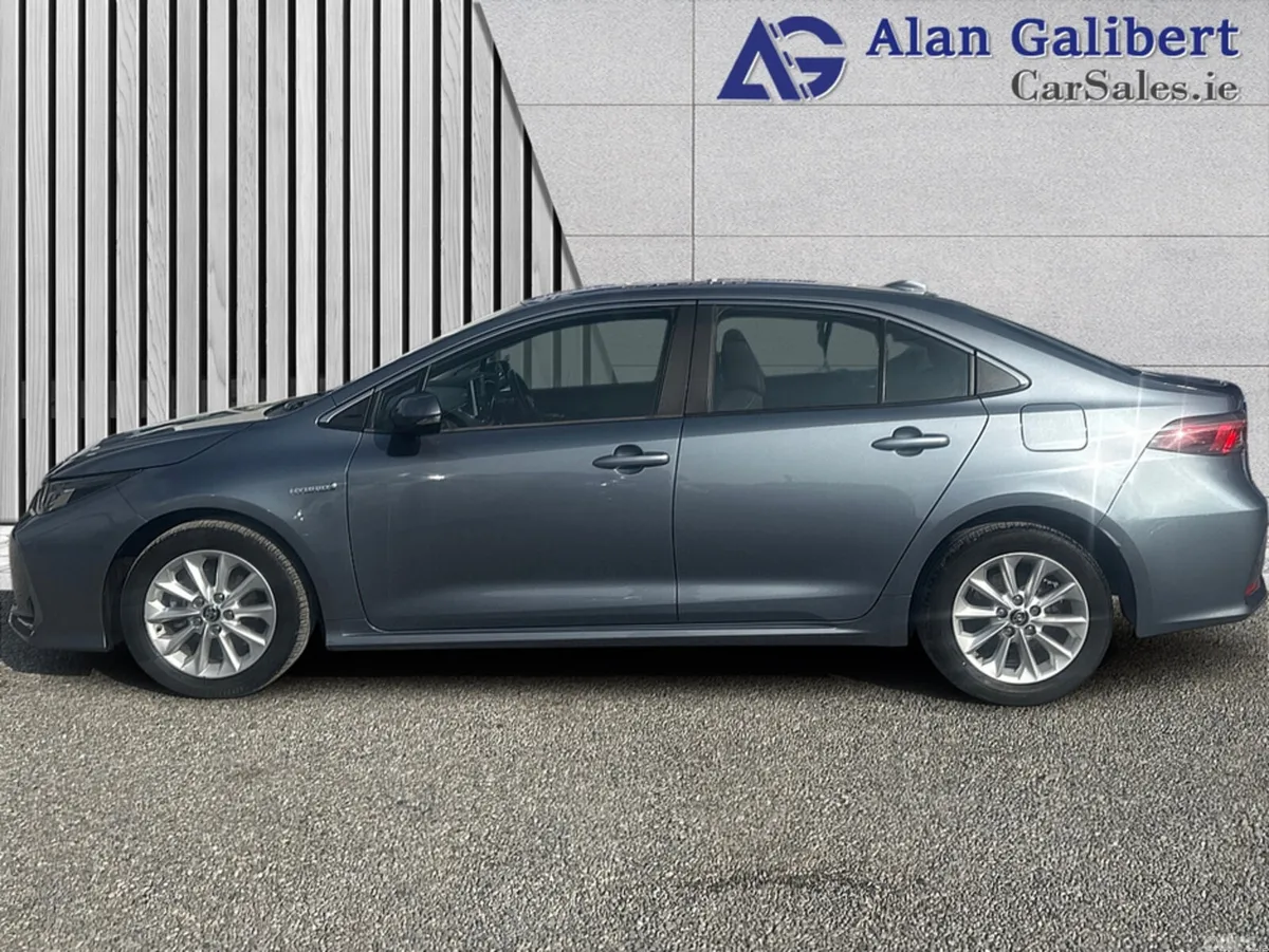 Toyota Corolla Saloon, Petrol Hybrid, 2021, Grey