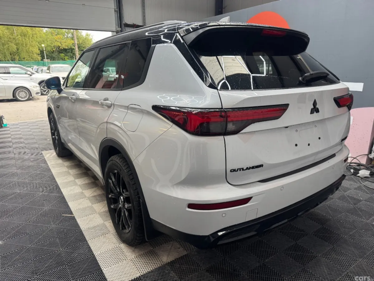 Mitsubishi Outlander SUV, Petrol Plug-in Hybrid, 2023, White