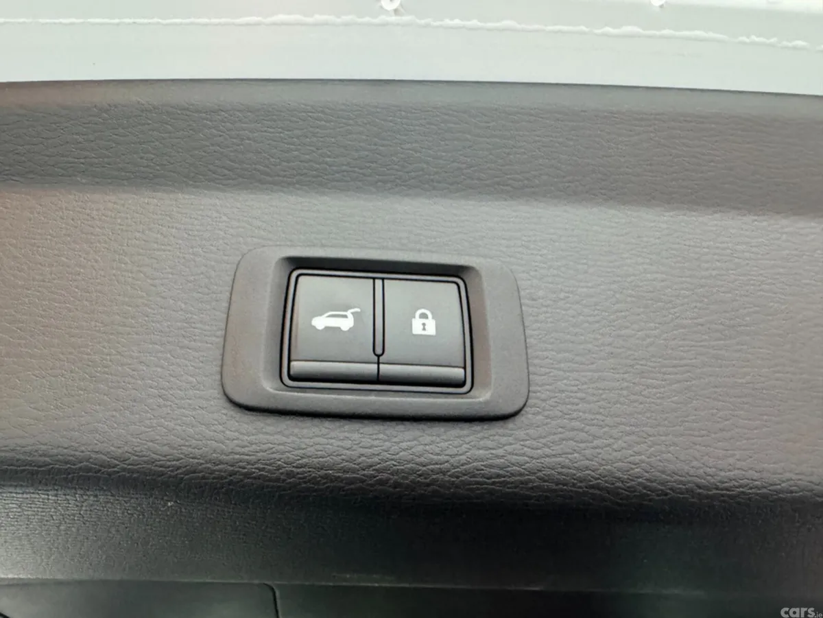 Mitsubishi Outlander SUV, Petrol Plug-in Hybrid, 2023, White