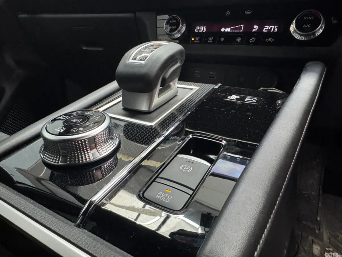 Mitsubishi Outlander SUV, Petrol Plug-in Hybrid, 2023, White