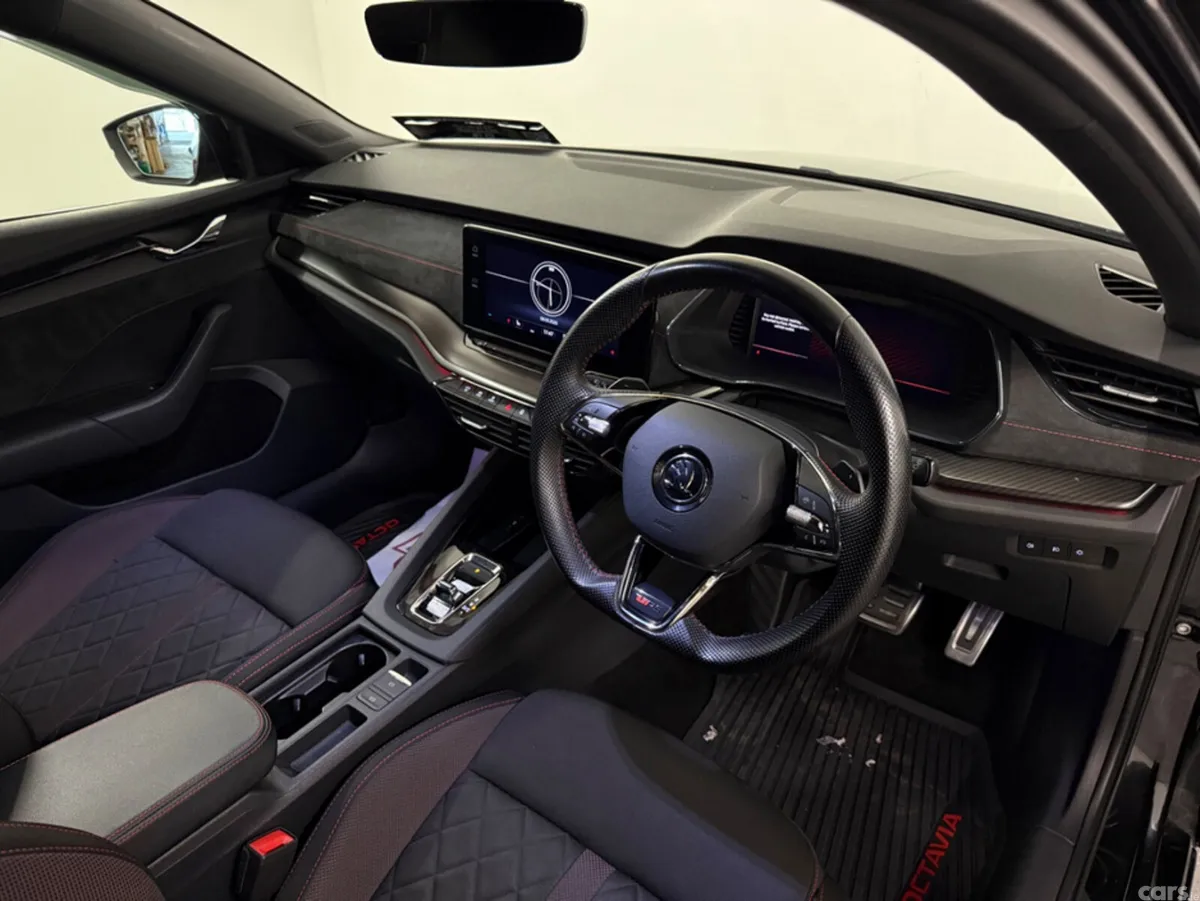 Skoda Octavia Estate, Petrol Plug-in Hybrid, 2021, Black