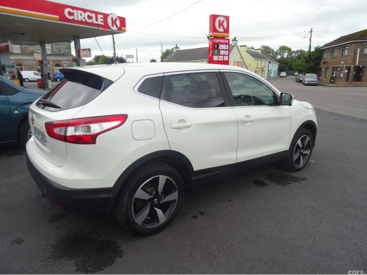 Nissan Qashqai MPV, Diesel, 2017, White