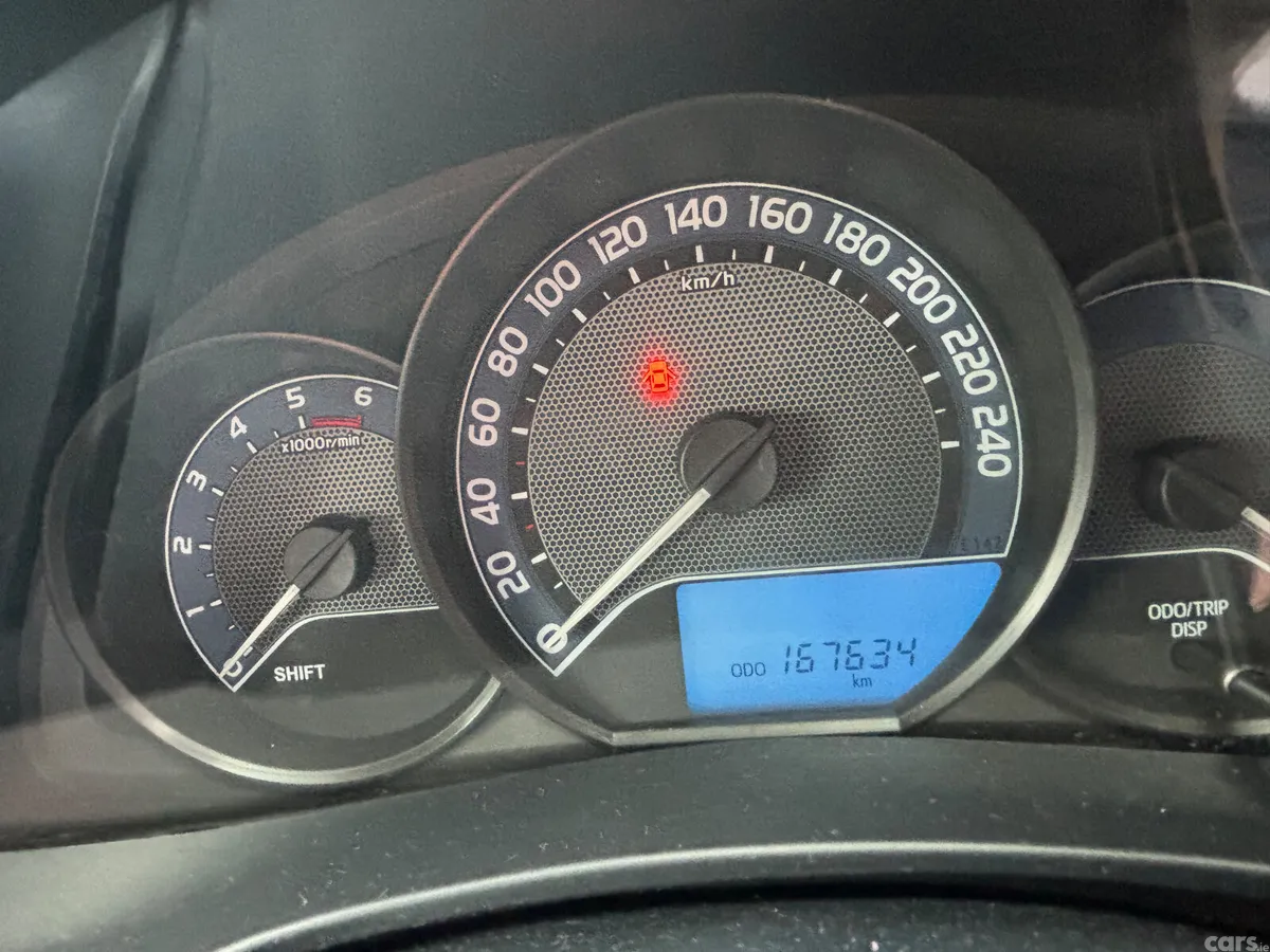 Toyota Corolla Saloon, Diesel, 2015, Silver
