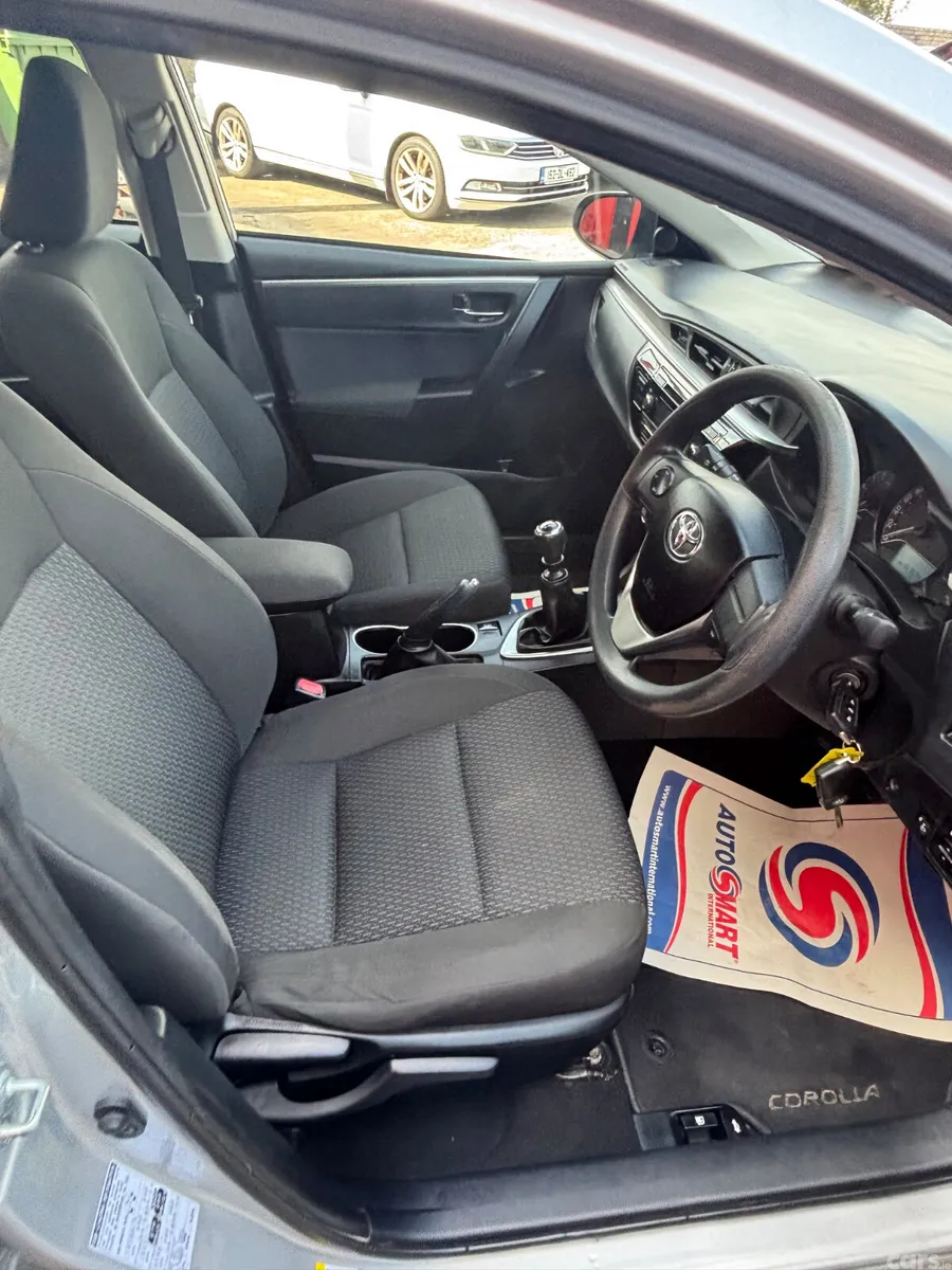 Toyota Corolla Saloon, Diesel, 2015, Silver