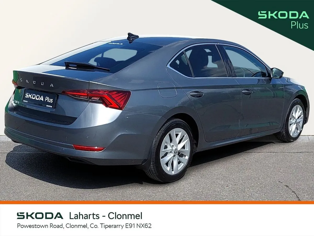 Skoda Octavia Saloon, Diesel, 2022, Grey