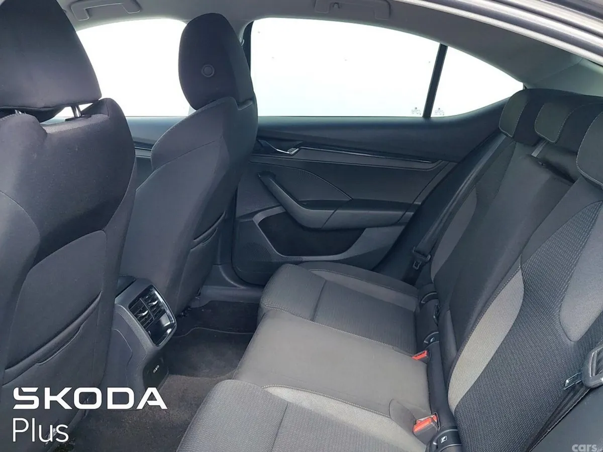 Skoda Octavia Saloon, Diesel, 2022, Grey