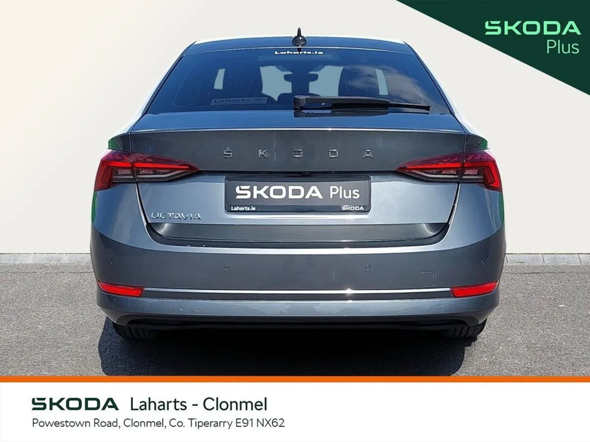Skoda Octavia Saloon, Diesel, 2022, Grey