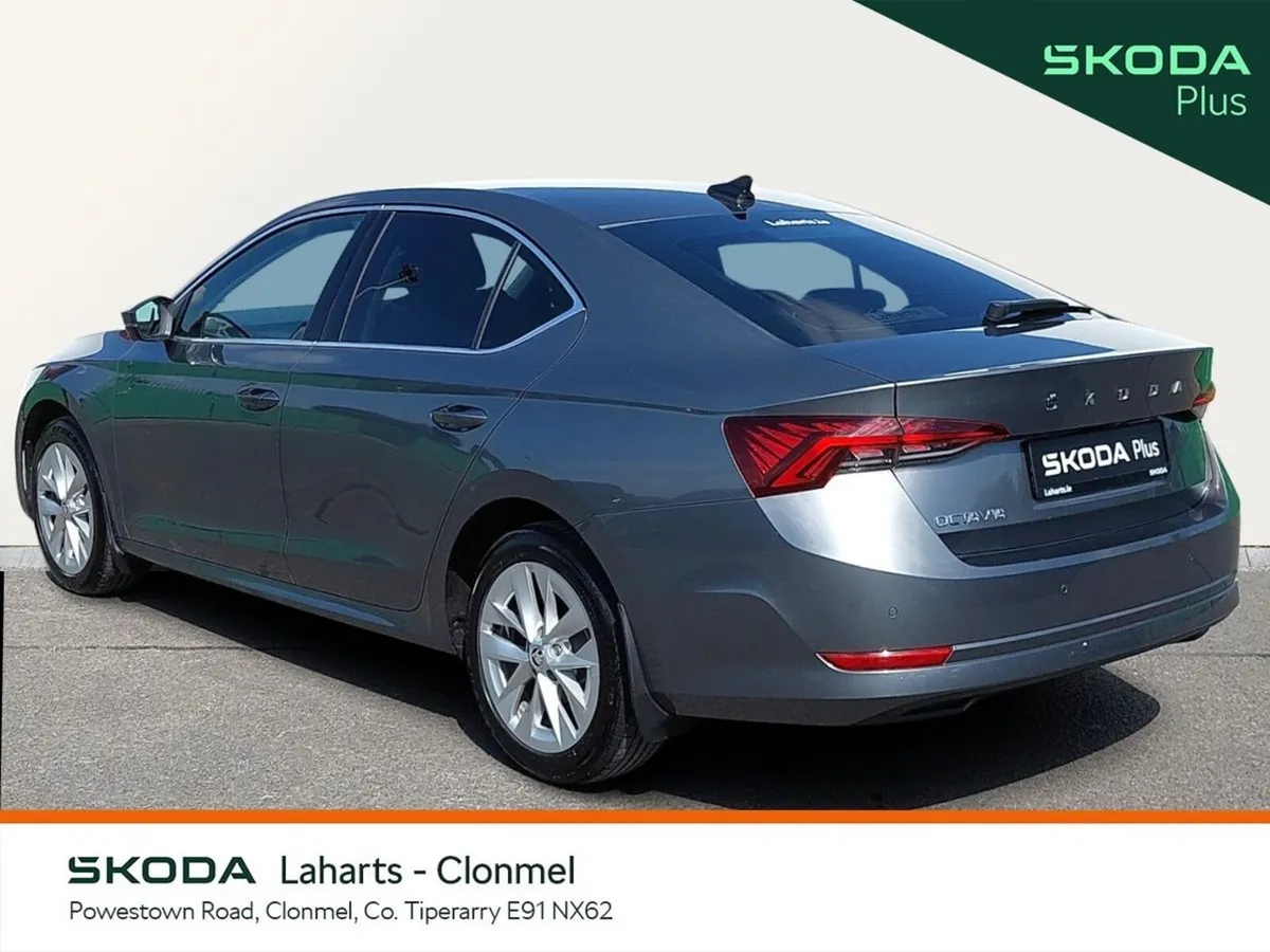 Skoda Octavia Saloon, Diesel, 2022, Grey