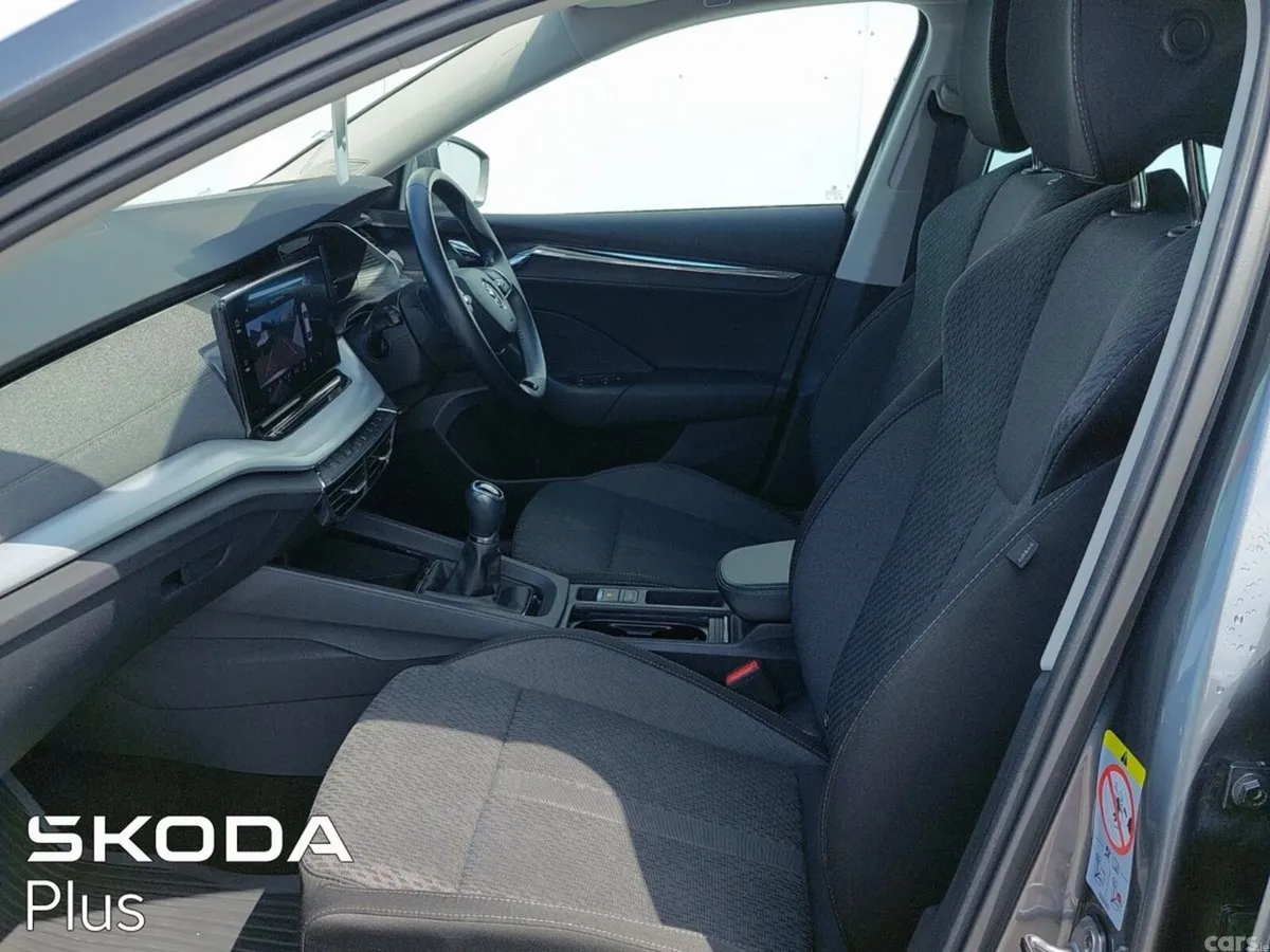 Skoda Octavia Saloon, Diesel, 2023, Grey