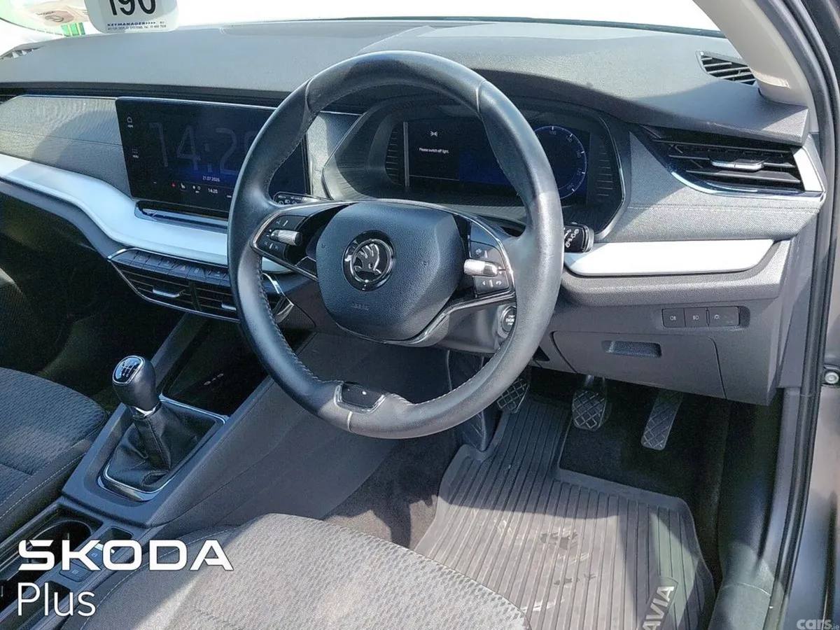 Skoda Octavia Saloon, Diesel, 2023, Grey