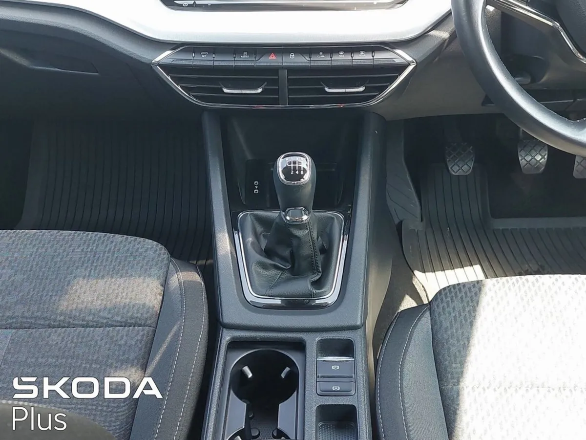 Skoda Octavia Saloon, Diesel, 2023, Grey