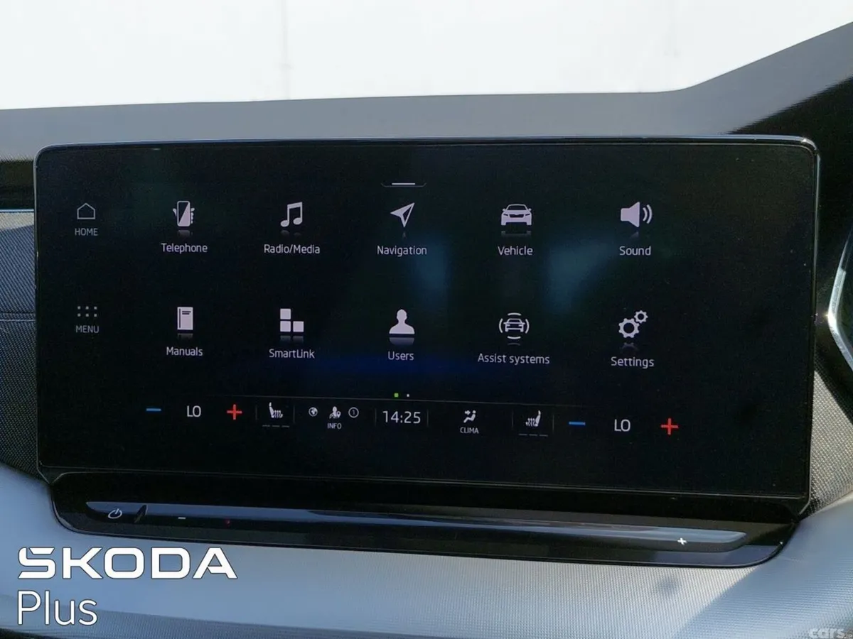 Skoda Octavia Saloon, Diesel, 2023, Grey