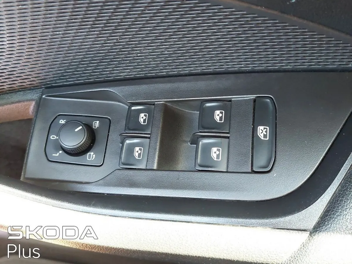 Skoda Octavia Saloon, Diesel, 2022, Grey