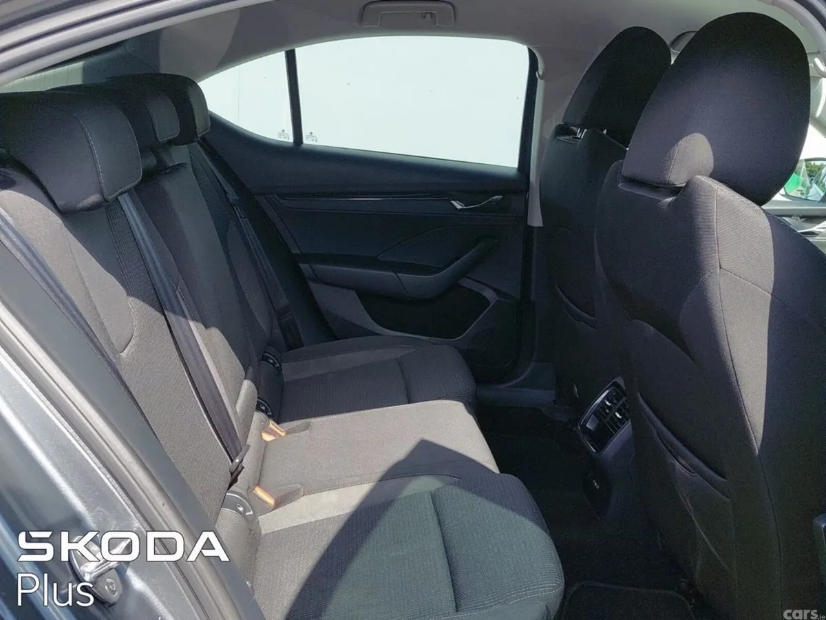 Skoda Octavia Saloon, Diesel, 2022, Grey