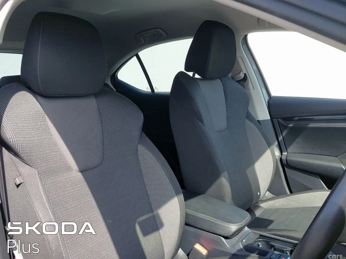 Skoda Octavia Saloon, Diesel, 2022, Grey