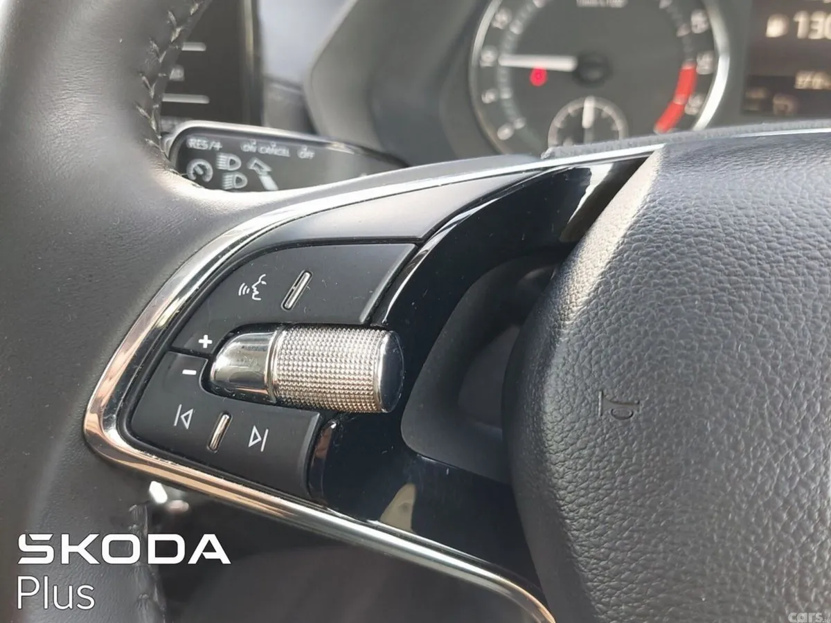 Skoda Octavia Saloon, Diesel, 2022, Grey
