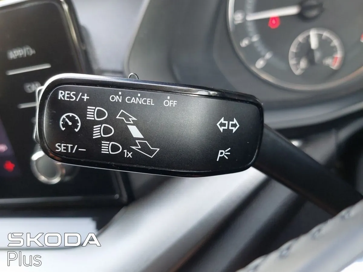 Skoda Octavia Saloon, Diesel, 2022, Grey