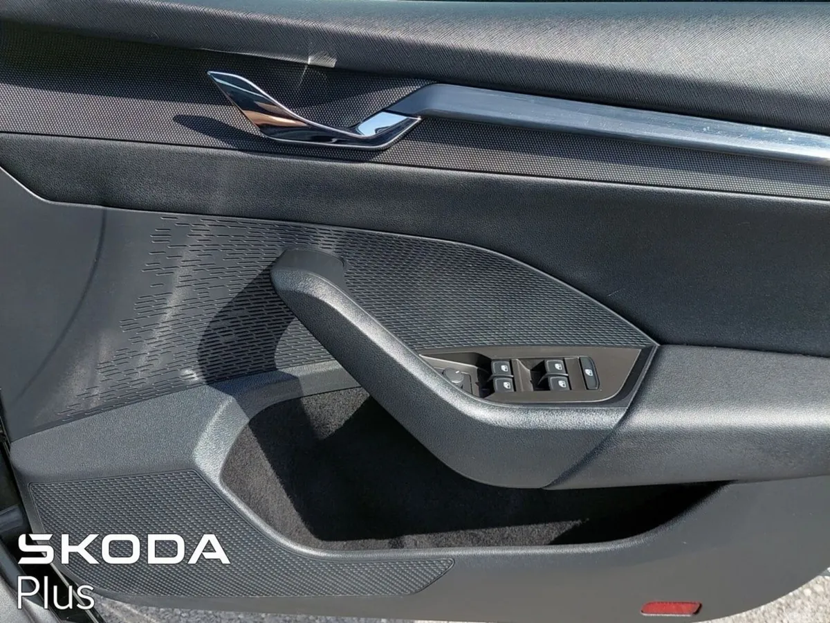 Skoda Octavia Saloon, Diesel, 2022, Grey