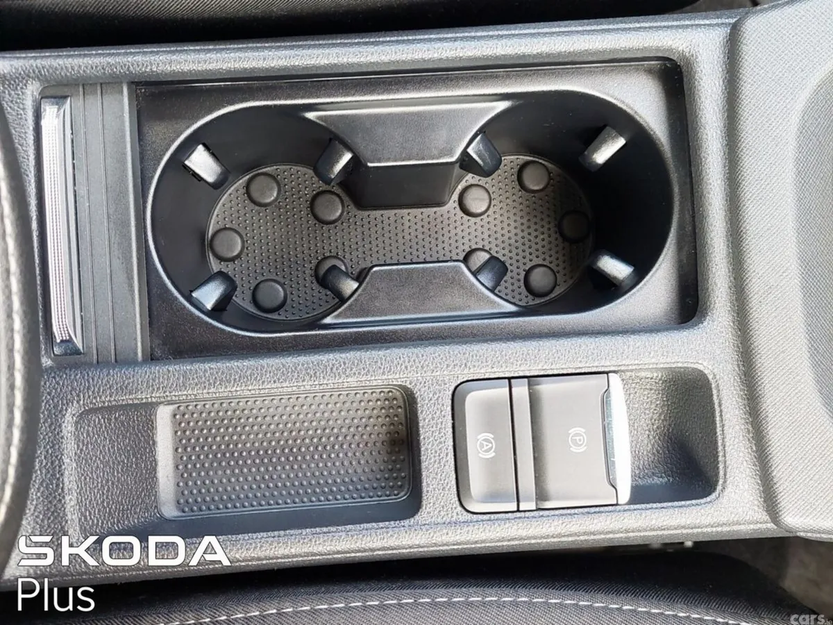 Skoda Octavia Saloon, Petrol, 2023, Grey