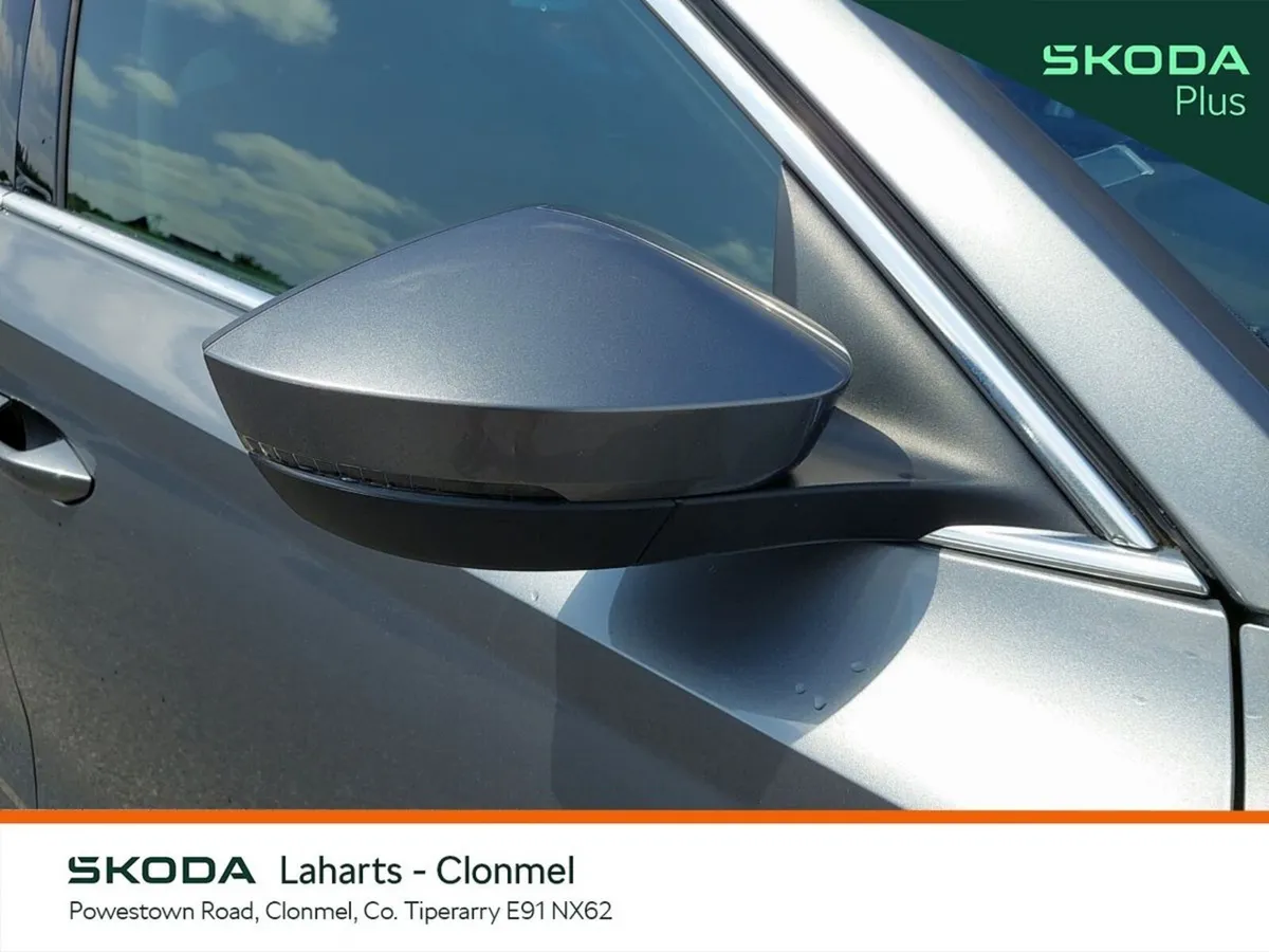 Skoda Octavia Saloon, Diesel, 2023, Grey